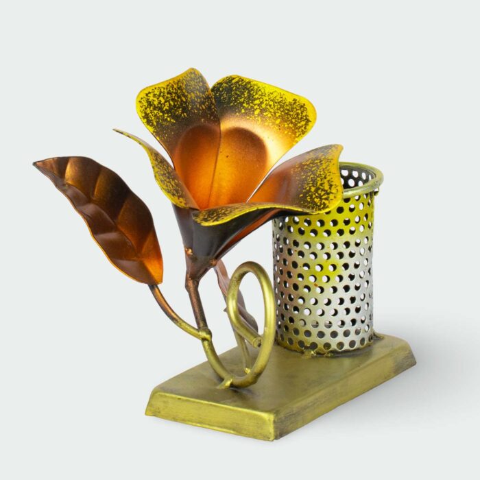 ARK Handcrafted metal rustic rose pen holder for table decoration